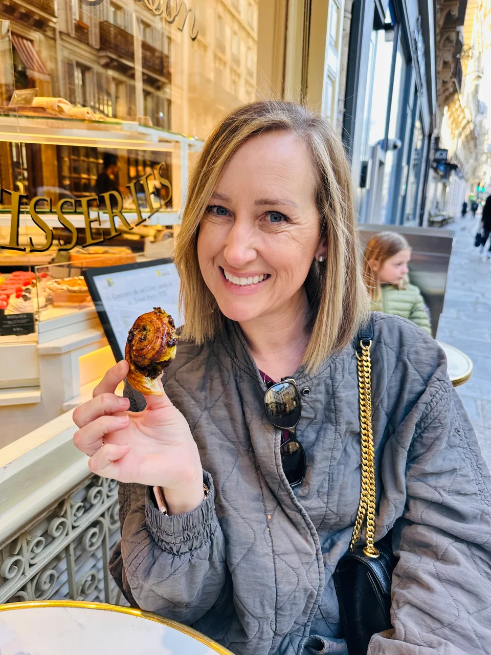 Eleanor, the baker behind Cascais Macarons